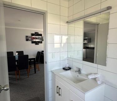 Waiotahi Hotel | Eastland Pacific Motor Lodge