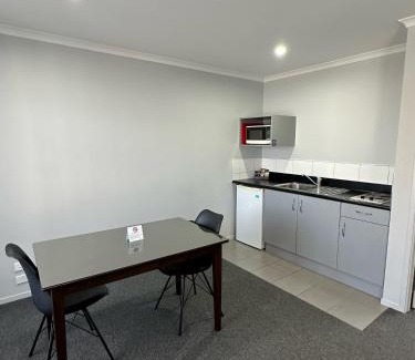 Waiotahi Hotel | Eastland Pacific Motor Lodge