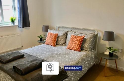 Eastleigh House | Eastleigh House By Your Stay Solutions Short Lets & Serviced Accommodation Southampton With Free Wi-Fi & Close to Airport