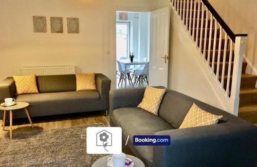 Eastleigh House | Eastleigh House By Your Stay Solutions Short Lets & Serviced Accommodation Southampton With Free Wi-Fi & Close to Airport