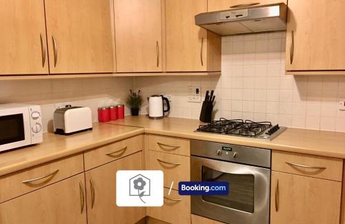 Eastleigh House | Eastleigh House By Your Stay Solutions Short Lets & Serviced Accommodation Southampton With Free Wi-Fi & Close to Airport