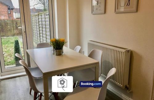 Eastleigh House | Eastleigh House By Your Stay Solutions Short Lets & Serviced Accommodation Southampton With Free Wi-Fi & Close to Airport