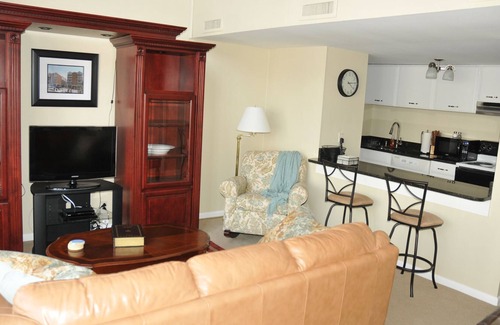 Eastport Condo | Eastport condo is located in a waterfront community with a community pool & picnic/grilling area