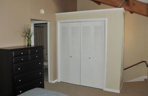 Eastport Condo | Eastport condo is located in a waterfront community with a community pool & picnic/grilling area