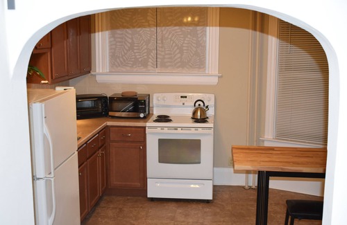 Lower East Side Apartment | Eastside apartment with Private entrance and parking