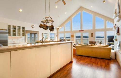 Greenbank House | Eastside Beachside