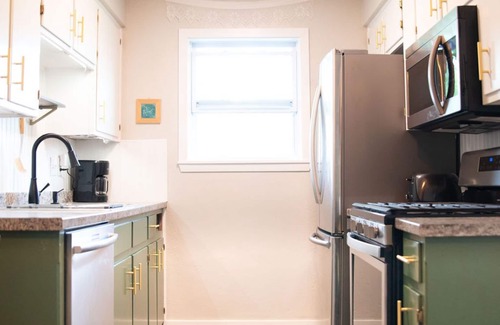 Johnston Terrace Apartment | Eastside duplex. New reno, great for remote working.