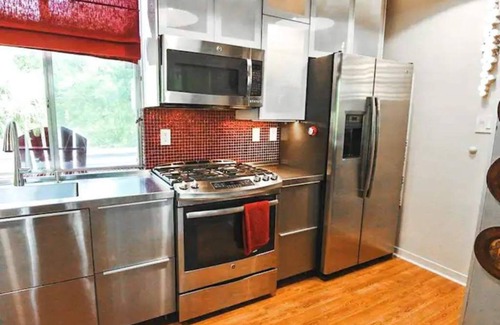 Blackshear-Prospect Hill House | Eastside Hilltop Skyline Stunner