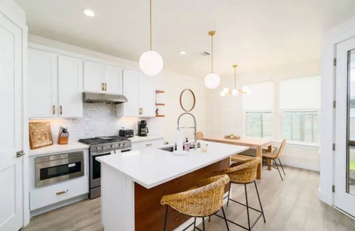 Govalle House | Eastside Oasis *Walk to Bars, Brews & Good Eats*