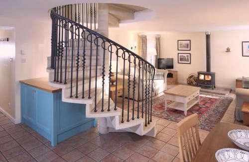 Penicuik House | Eastside Steading - Family barn in the Pentland Hills, Edinburgh