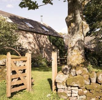 Penicuik House | Eastside Steading - Family barn in the Pentland Hills, Edinburgh