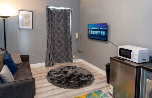 Hanham Apartment | Eastville Superb Dwelling, sleeps up to 4 guests