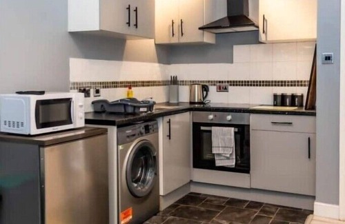 Hanham Apartment | Eastville Superb Dwelling, sleeps up to 4 guests