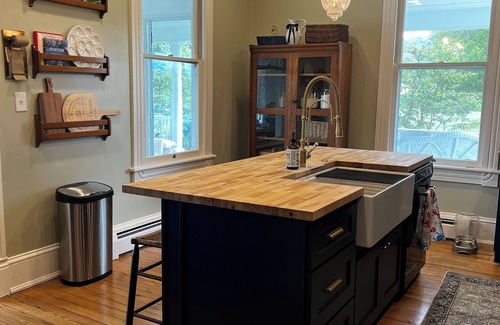 William's Wharf House | Eastwinds the "Holiday House" Spacious 5-bedroom house on the water in VA