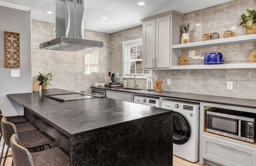 College Station Apartment | Eastwood: 2 Bdrm, 2nd flr Walk to A&M, King Beds
