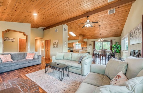 Oakhurst House | Eastwood Escape - 1 bedroom home with 🔥 Hot Tub 🔥