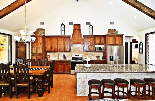 Sabinal House | Eastwood Hideout, Private Pool, Wi-Fi, @ Frio River Vacation Rentals
