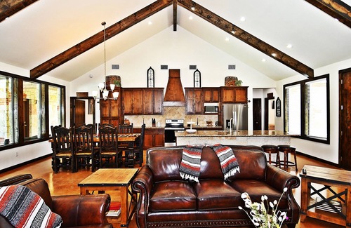 Sabinal House | Eastwood Hideout, Private Pool, Wi-Fi, @ Frio River Vacation Rentals