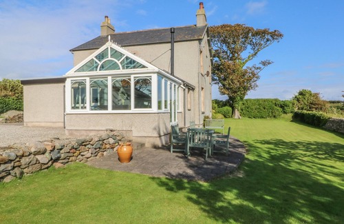 Rampside Cottage | EASTWOOD HOUSE, pet friendly, with open fire in Barrow-In-Furness