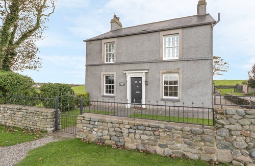 Rampside Cottage | EASTWOOD HOUSE, pet friendly, with open fire in Barrow-In-Furness