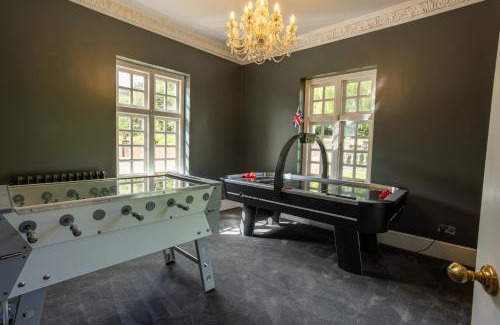 Cowbeech House | Eastwood Observatory: 12 bedrooms, swimming pool and tennis court