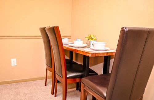 Norcross Apartment | Easy Access 2beds,1bt luxury kingbed with pool sleeps 4