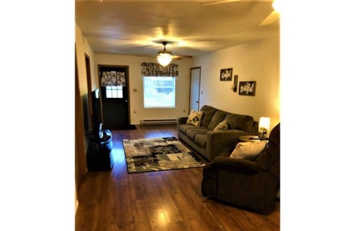 Windber House | Easy Access King and Queen Nestled Ranch!