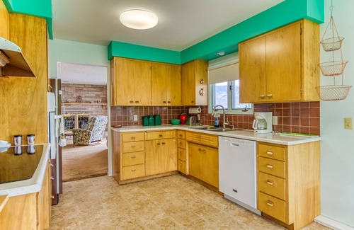Oroville House | Easy access Lake Osoyoos Waterfront Home