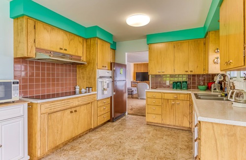 Oroville House | Easy access Lake Osoyoos Waterfront Home
