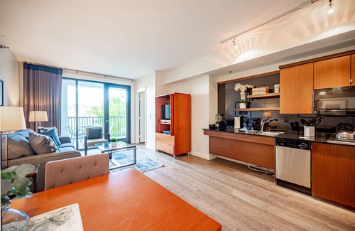 Lake Las Vegas Condo | Easy Access Suite with Lake Views!
