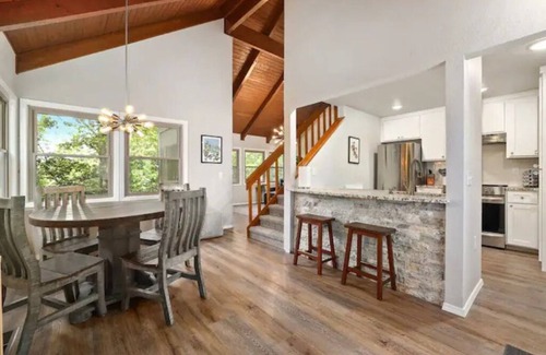 Bella Vista House | Easy access to bike, hike, golf or paddle from this Bella Vista retreat!