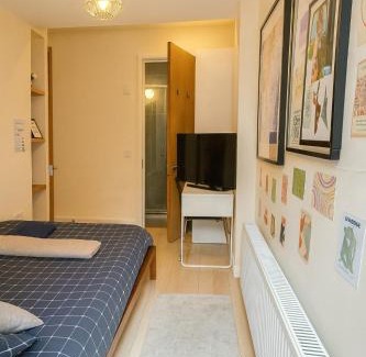 Junction House | Easy Access to Central London-Private Ensuite & Terrace