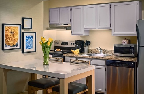 Middleburg Heights Hotel | Easy Access to Cleveland Hopkins In'tl Airport! Unit w/Kitchen, Free Parking