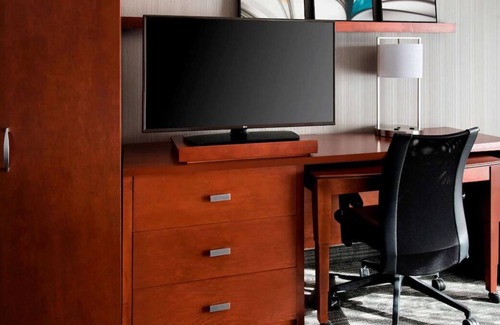 Mahwah House | Easy Access to Crossroads Corporate Center! FREE Parking, Pool, Pets Allowed!