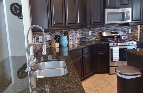 Baytown House | Easy access to I-10