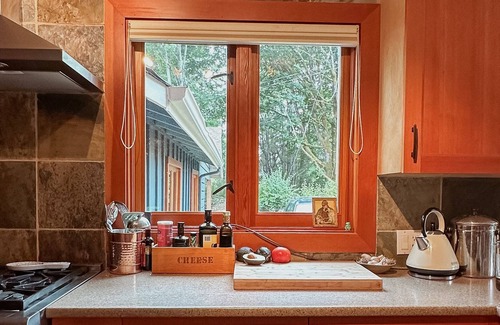 Mill Bay House | Easy Acres - Private and Beautiful Home in the Cowichan Valley (pet friendly!)