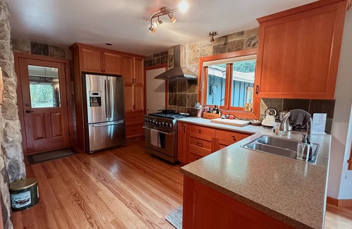 Mill Bay House | Easy Acres - Private and Beautiful Home in the Cowichan Valley (pet friendly!)