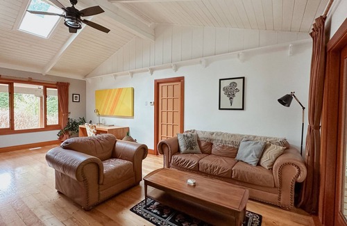 Mill Bay House | Easy Acres - Private and Beautiful Home in the Cowichan Valley (pet friendly!)