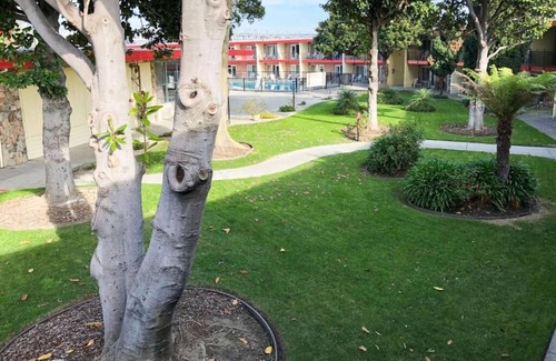 Oakland House | Easy, affordable access to Oakland and San Francisco attractions