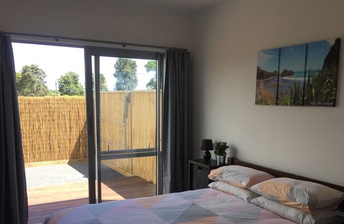 Mangere Bed & Breakfast | Easy airport stopover or Auckland stay
