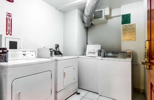Hayward House | Easy and affordable in the East Bay!