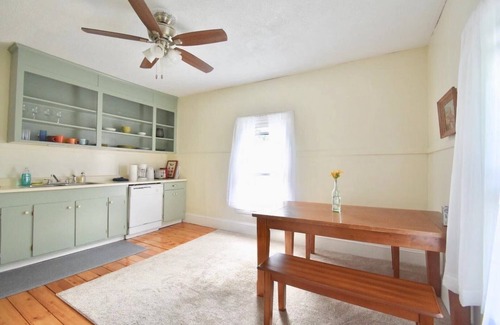 Brunswick Apartment | Easy Breezy Downtown Brunswick 2 BR