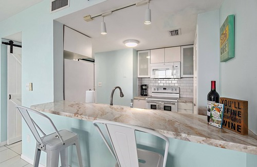 Jacksonville Condo | Easy Breezy Oceanfront ground floor condo in amazing Jax Beach, near Mayo