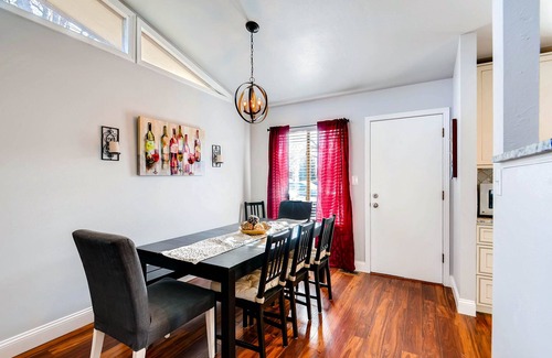 Littleton House | ★ Easy Check-in ★ By Downtown Littleton ★ Full Kitchen ★