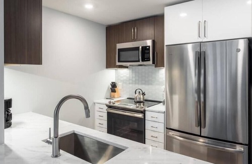 Woodmont Triangle Apartment | Easy commute to DC! | Spa & Pool | Near Bethesda Station | by GLS