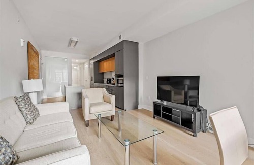 NoMa House | Easy Daily Commutes! Near Subways & Rails | Noma