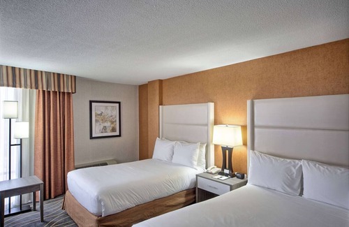 South Portland Hotel | Easy Downtown Portland Access: Modern Hotel with Indoor Pool, Pets Are Allowed