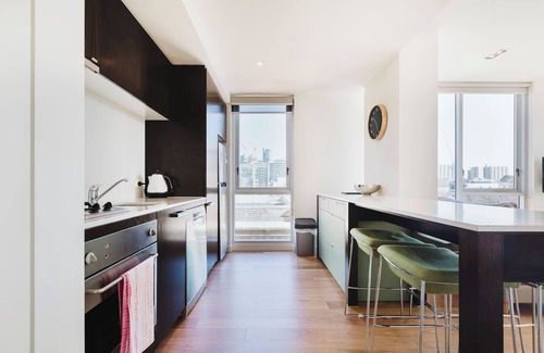 East Melbourne Apartment | Easy Eastside Urban Chic with a Rooftop Pool Oasis