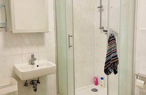 Seevetal Apartment | Easy Home 20 minutes to Hamburg main station