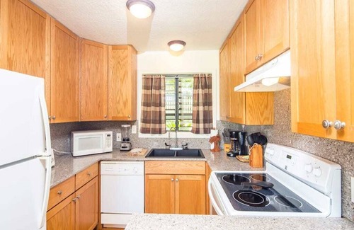 Lihue Condo | Easy Kauai Living! Lanai to Lawn, Full Kitchen, WiFi, Ceiling Fans–Kaha Lani 102